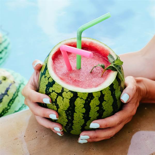 Unghie estate 2023: 5 consigli per salvaguardare manicure e pedicure al mare